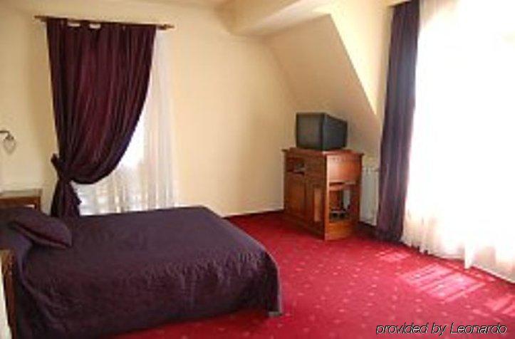 Elite Hotel Орадеа Стая снимка