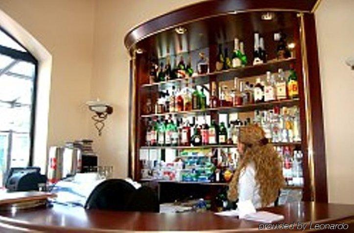 Elite Hotel Орадеа Ресторант снимка