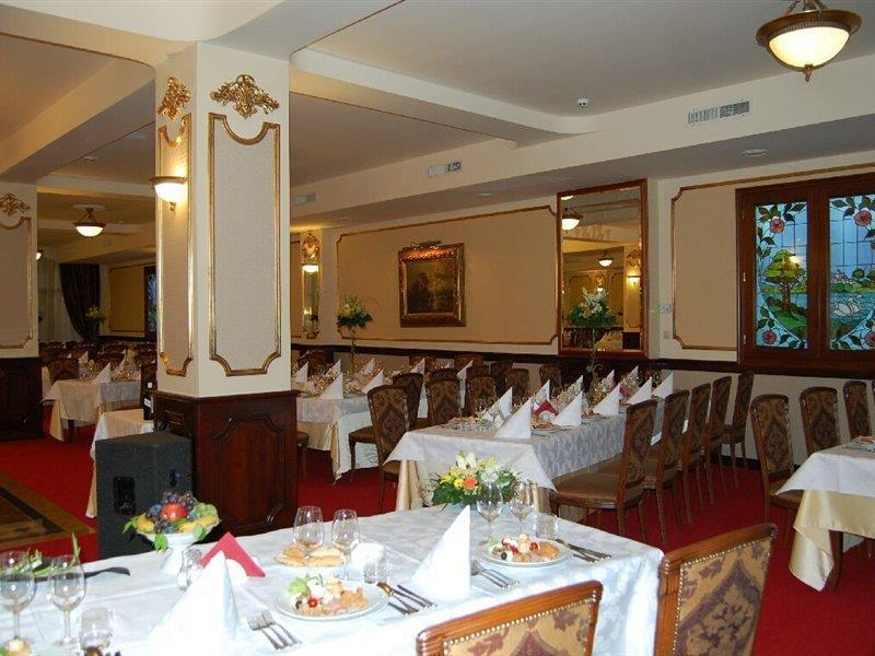 Elite Hotel Орадеа Екстериор снимка