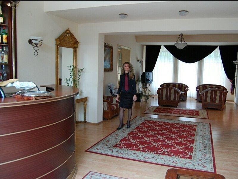 Elite Hotel Орадеа Екстериор снимка